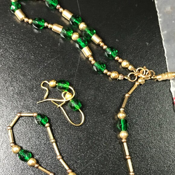15 1/2" Green and Gold Necklace Set - Picture 8 of 8
